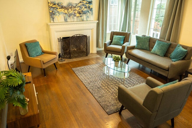 Foto del edificio - 240 E Hedding St