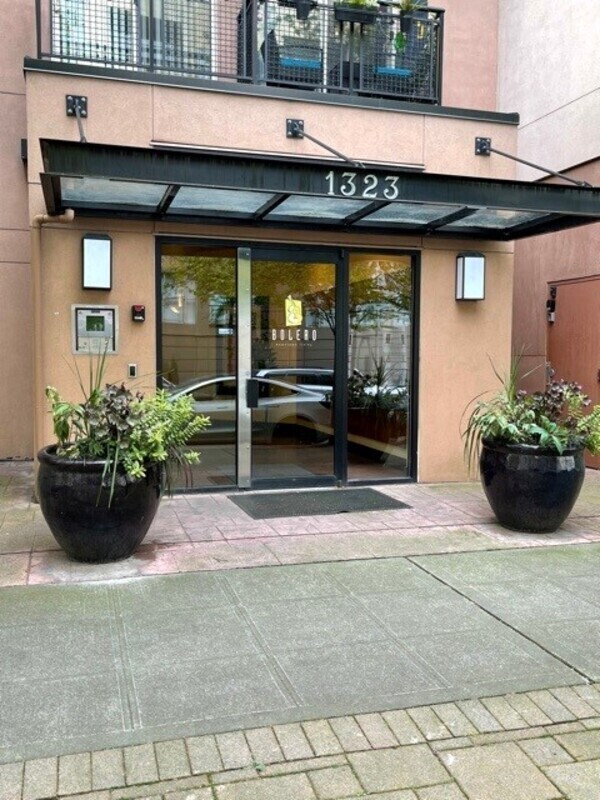 Primary Photo - 1323 Boren Ave