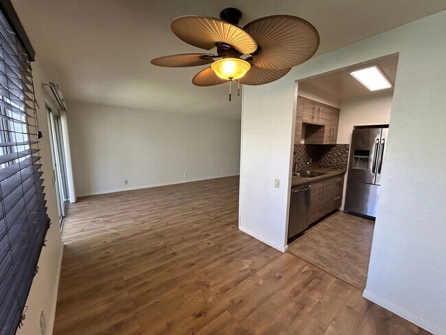 Building Photo - 1 Bed, 1 Bath in Mission Hills!! Water/Trash Paid