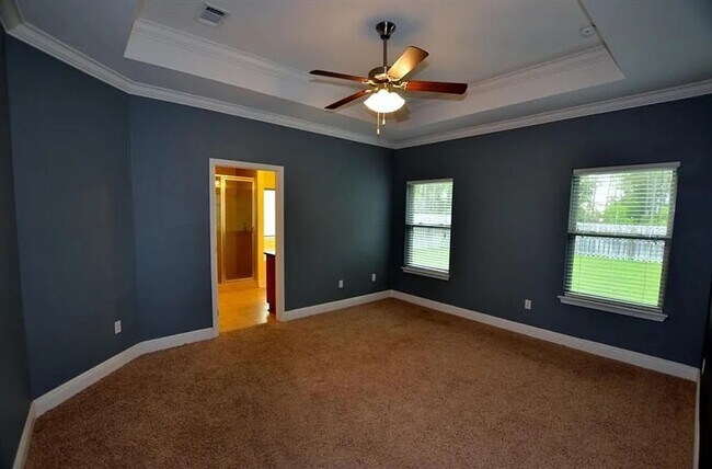 Building Photo - Driftwood Estates Home! 4 bedrooms move in...