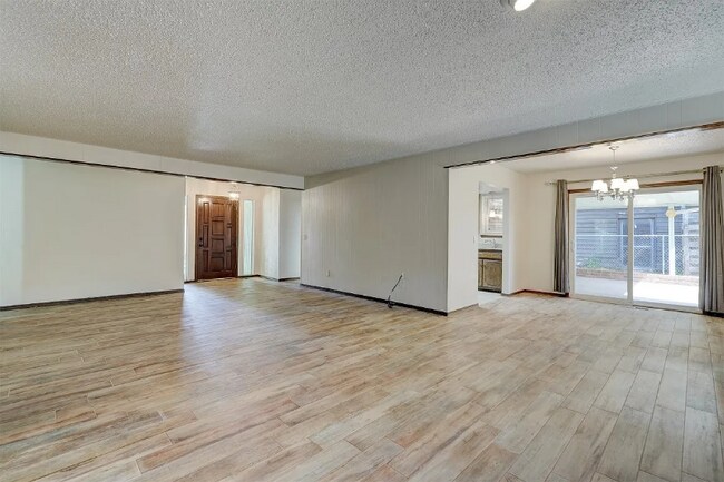 Foto del edificio - 10224 Eastlake Dr