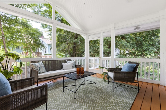 Screened porch - 912 Exum St