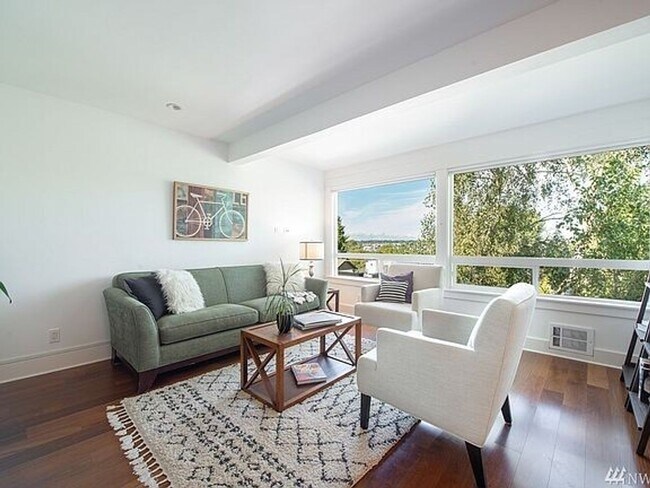 Foto del edificio - Beautifully Updated Queen Anne 2bd 2bath T...