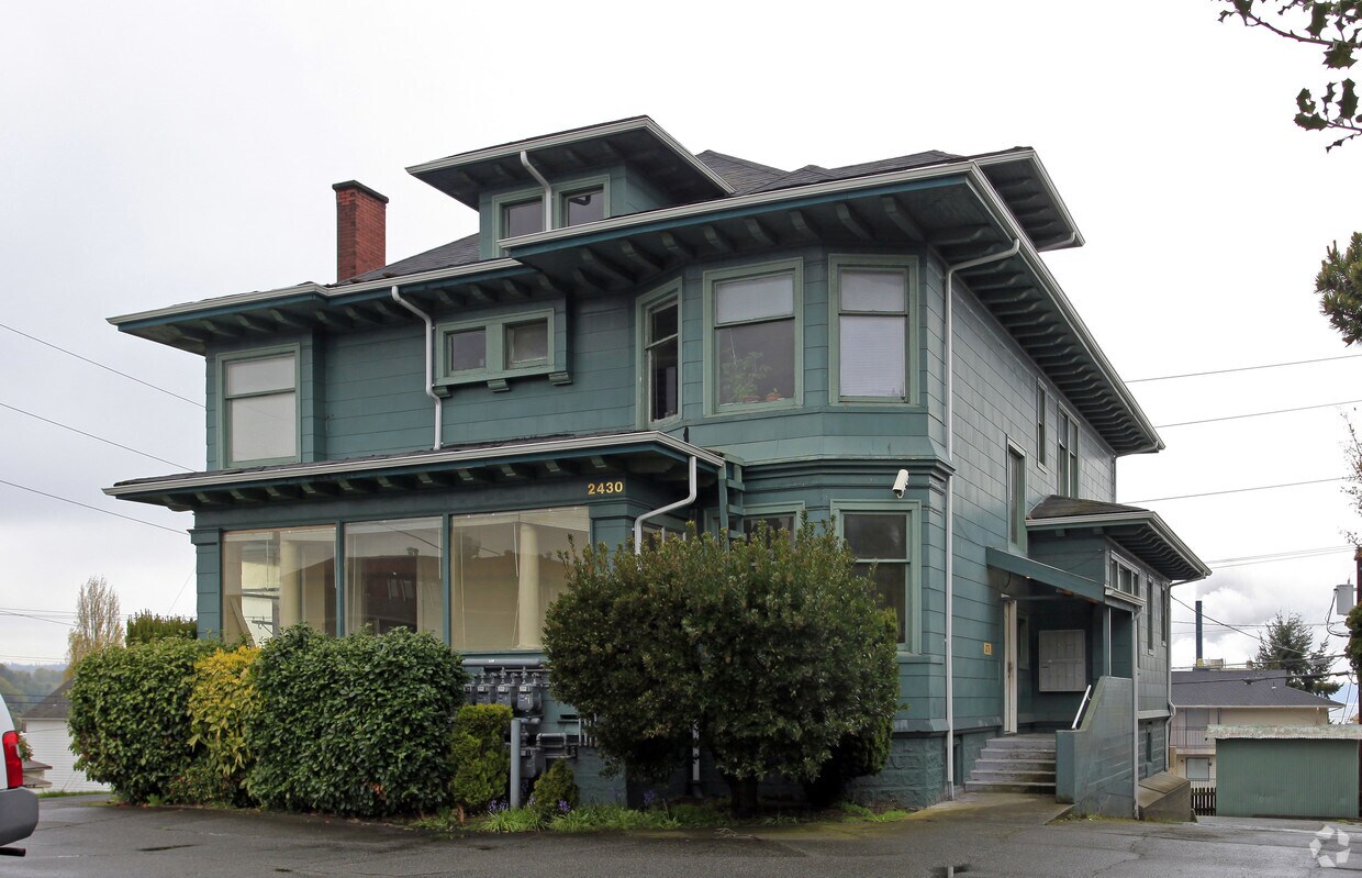 Foto del edificio - 2430 Rucker Ave