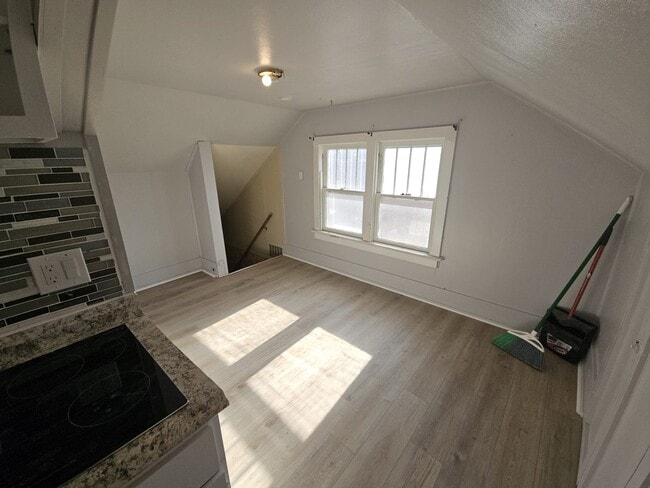 Building Photo - 1915 Seymour Ave