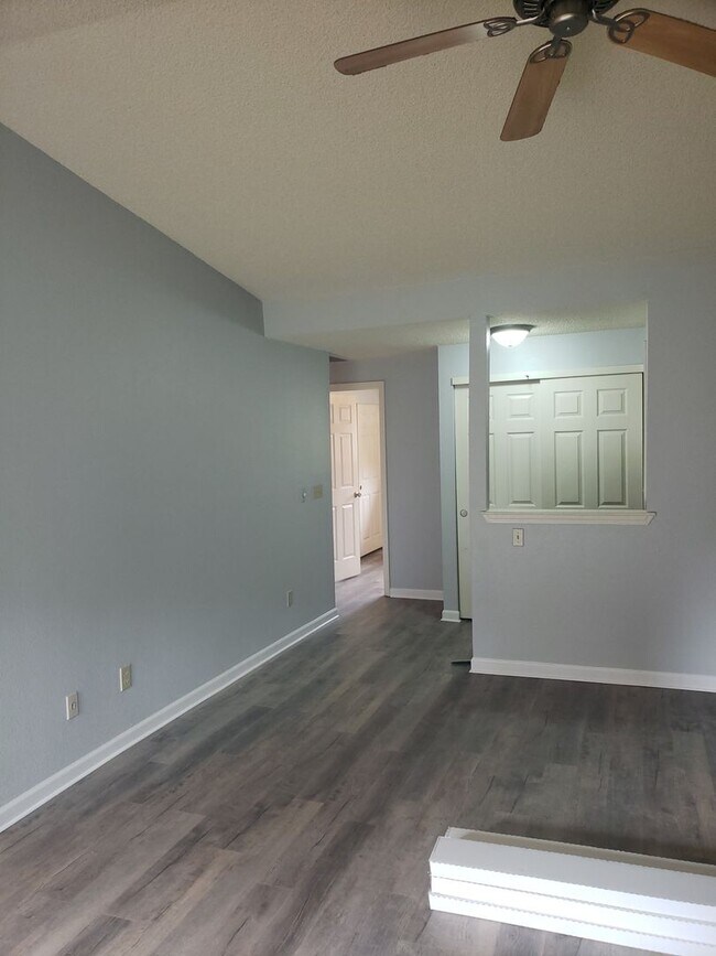 Foto del edificio - Emerald Ridge High School Duplex