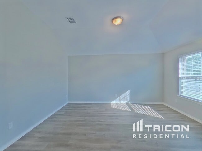 Building Photo - 617 Chickadee Dr