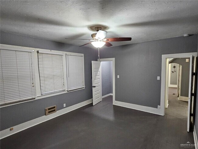 Foto del edificio - 4420 N Shary Rd