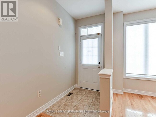 Building Photo - 37 Chesterwood Cres
