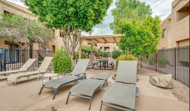 Foto del edificio - 8155 E Roosevelt St