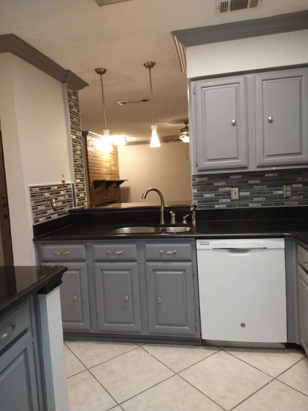 Foto del edificio - 1108 Harwell Dr