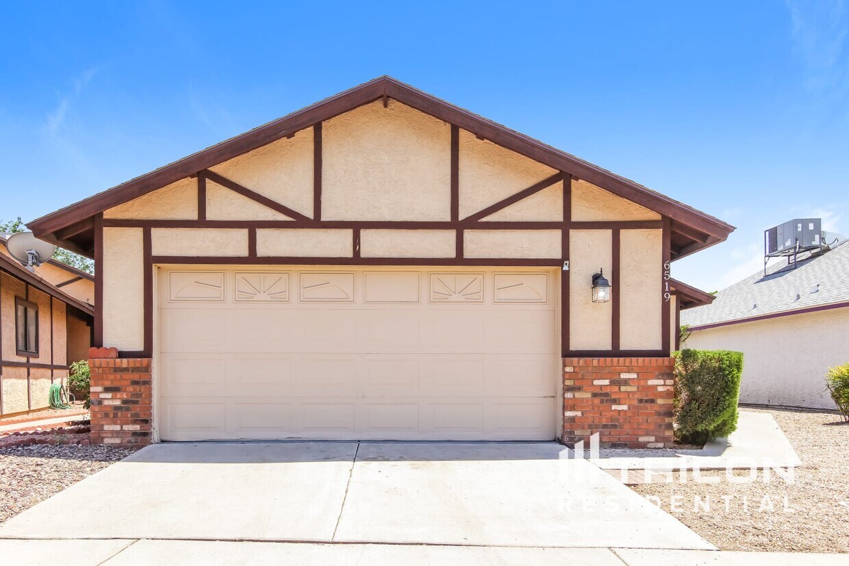 Foto principal - 6519 W Poinsettia Drive Glendale AZ