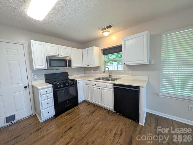 Foto del edificio - 7603 Lullwater Cove