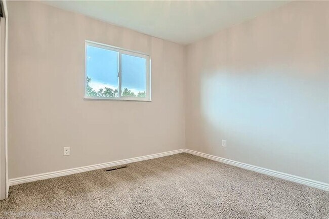 Building Photo - 1603 Carmel Dr