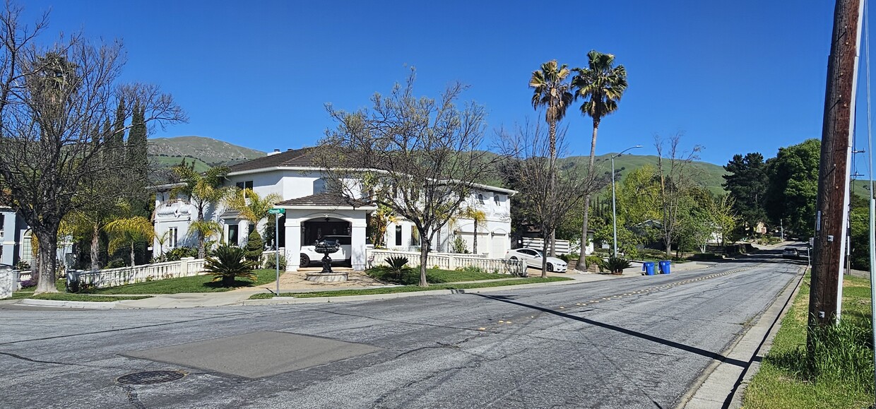 Primary Photo - 405 Chenab Ct
