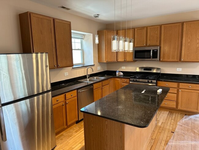 Kitcken - 1845 N Honore St