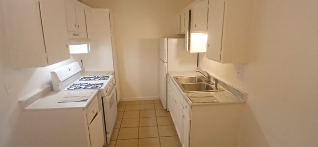 Building Photo - 2022 Castleberry Ln