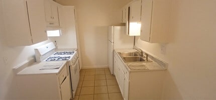 Building Photo - 2022 Castleberry Ln