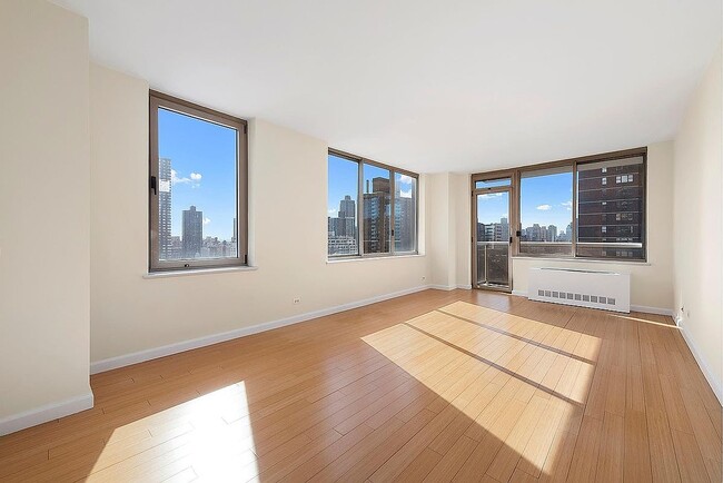 Building Photo - 200 E 89th St