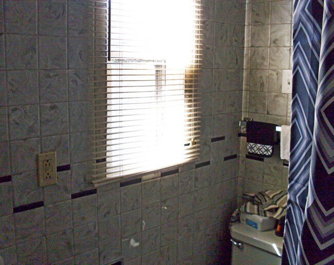 Building Photo - 4461 Clark St