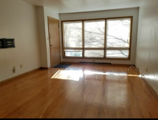 Living room - 4334 N 92nd St