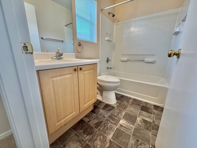 Building Photo - *** NEW YEARS WINTER WELOME DEAL!! $500 OFF FIRST MONTHS RENT IF MOVED IN 2 WEEKS!!*** COMFORTABL...