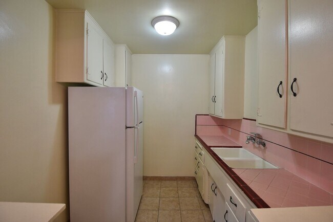 Building Photo - 10834 Bloomfield St