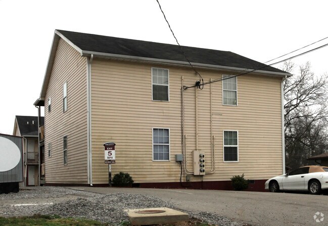 Foto del edificio - 11 Hughes Ave