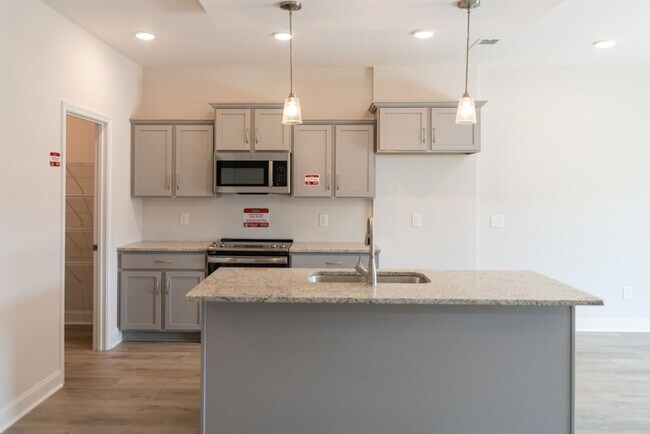 Building Photo - Modern and Luxurious New Construction in Great Location!