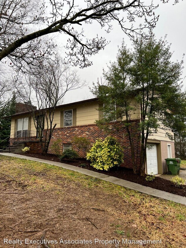 Primary Photo - 3 br, 2.5 bath House - 505 Brown School Road