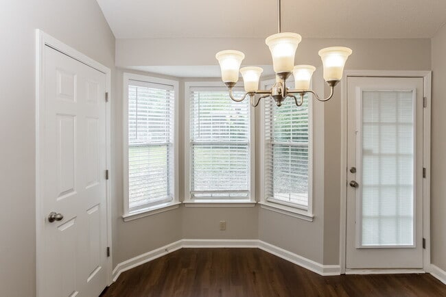 Building Photo - 7842 Benton Dr