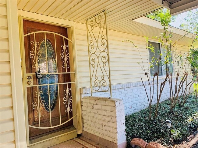 Foto del edificio - 3210 Cloverdale St