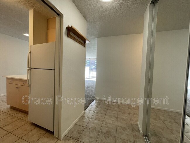 Foto del edificio - 2500 S York St