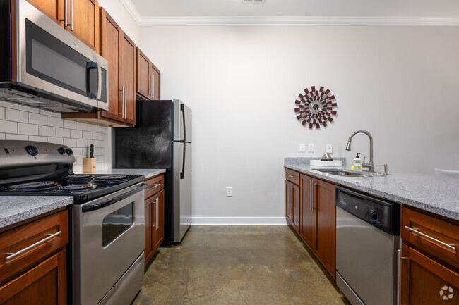 2BR, 2BA - 1044SF - Kitchen - Greenway at Fisher Park