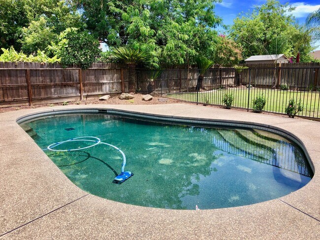 Foto del edificio - $2,950 Alluvial & Cedar, 4 Bedroom - N. Wo...