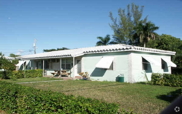Building Photo - 868-872 NW 2nd Ave
