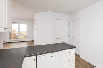 Building Photo - Grand Central Manor
