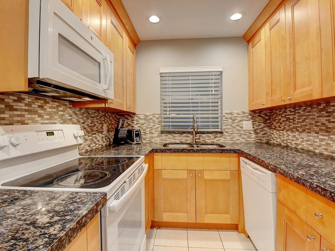 Kitchen - 1291 NW 13th St (Boca Raton, FL)