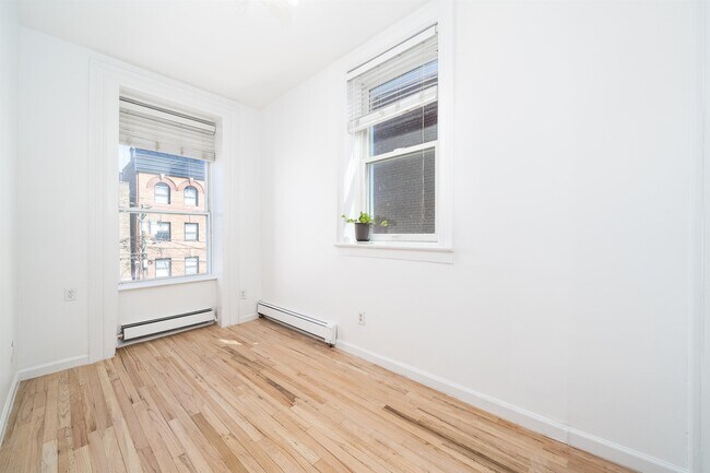 Building Photo - 345 Communipaw Ave