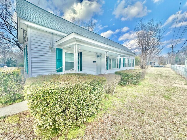 Foto del edificio - 1058 Flint Hill St