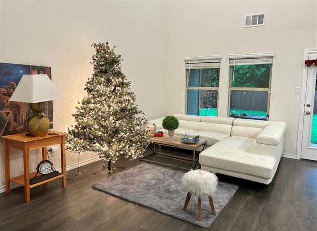 Foto del edificio - 2117 Rustling Oaks Dr