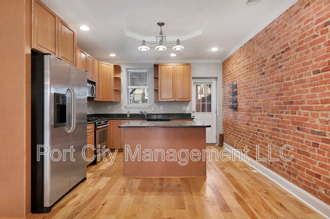 Building Photo - 131 S Bouldin St