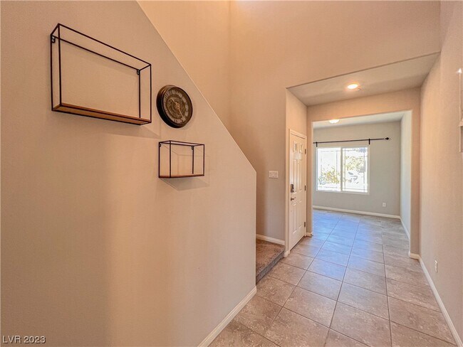 Building Photo - 385 Canyon Mist Ct