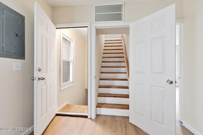 Building Photo - 216 Delaware St