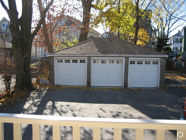 Building Photo - 130 Nichols Ave