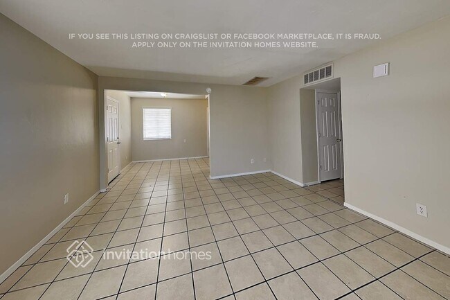 Building Photo - 4422 S Park Dr