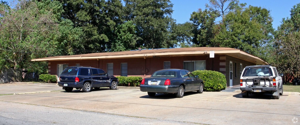 Primary Photo - 5013 Meridian St