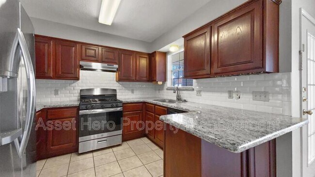 Building Photo - 3011 Manorwood Dr