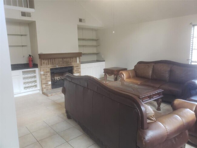 Foto del edificio - 3131 Meadway Dr