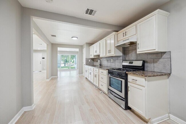 Foto del edificio - 5902 Southington St